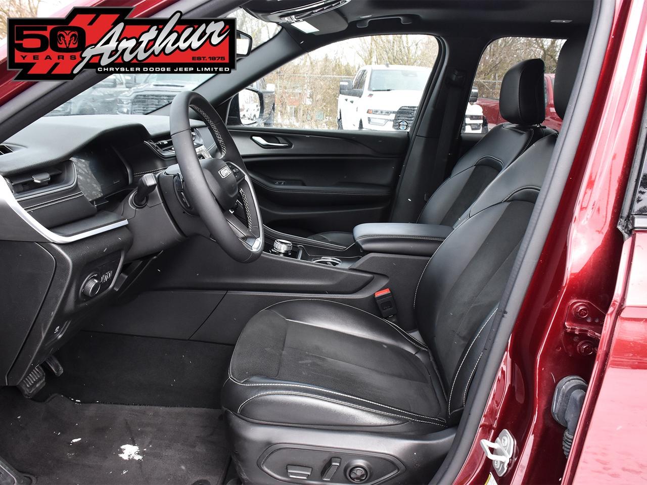 2024 Jeep Grand Cherokee L ALTITUDE 4X4 Photo