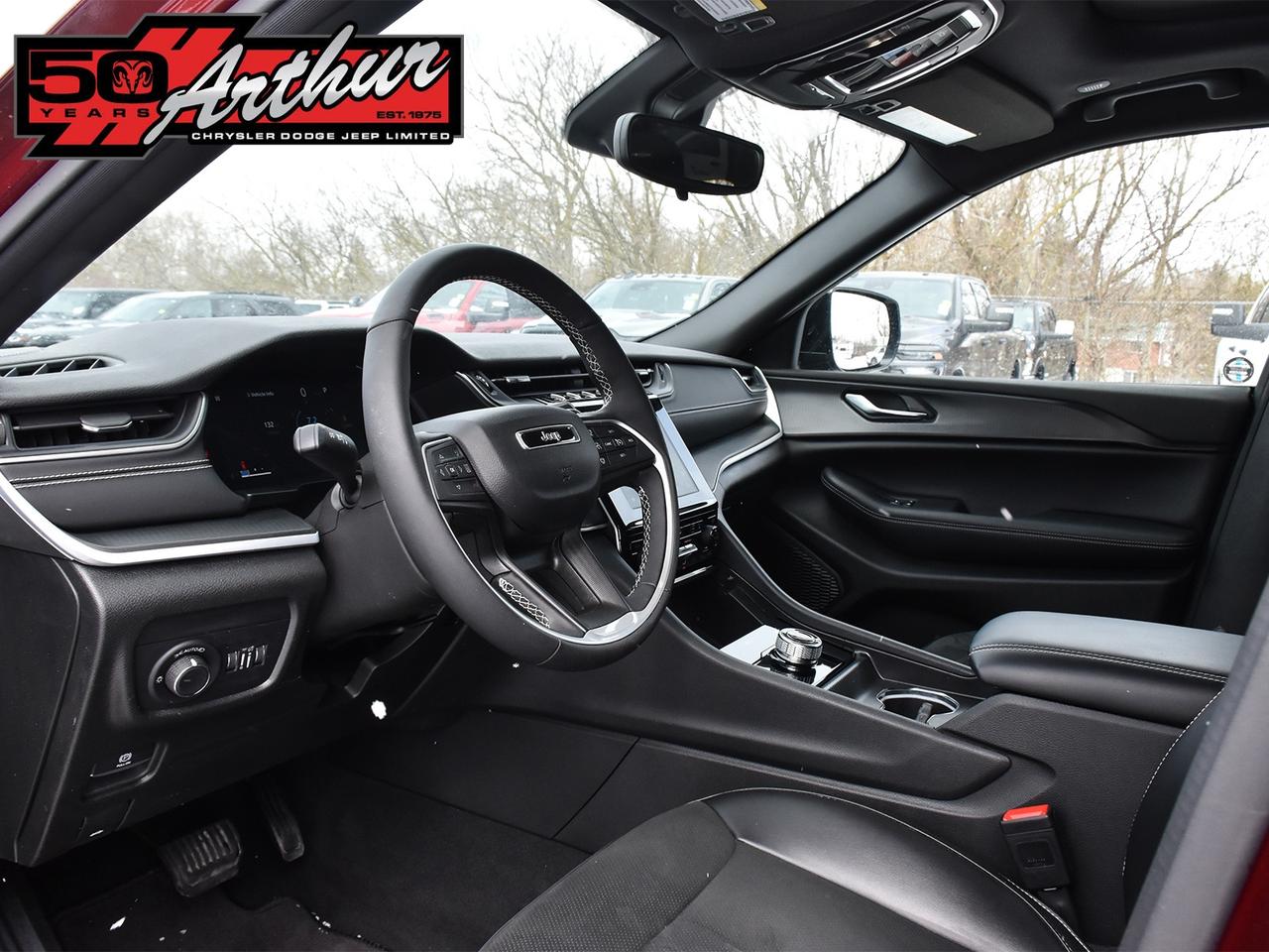 2024 Jeep Grand Cherokee L ALTITUDE 4X4 Photo