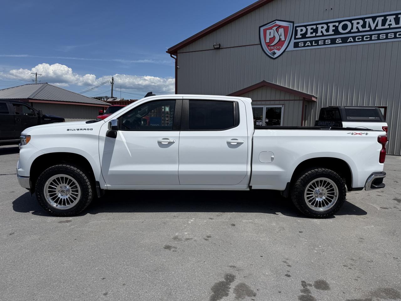2023 Chevrolet Silverado 1500 LT LEVEL/WHEEL/TIRE PKG! Photo