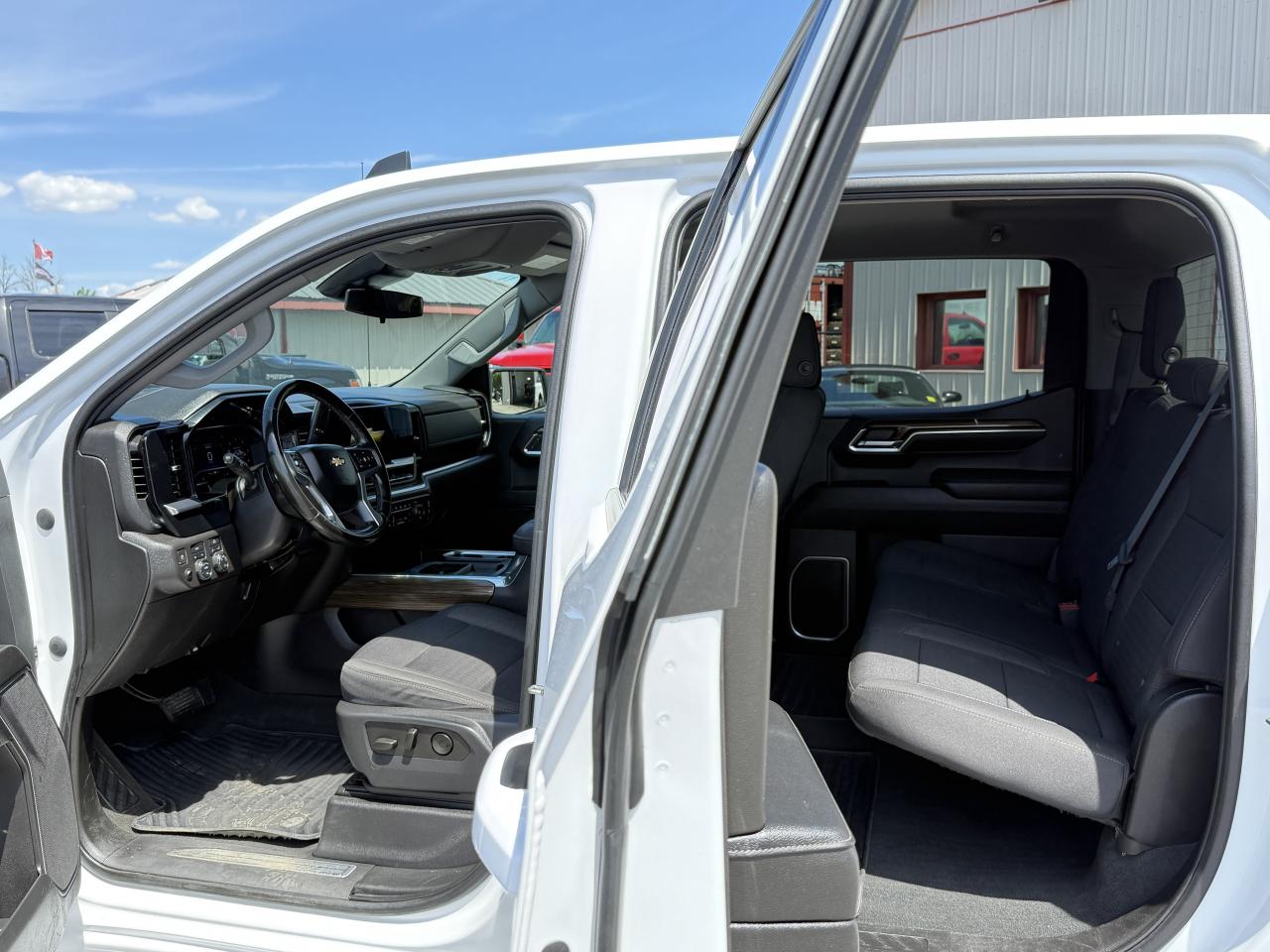 2023 Chevrolet Silverado 1500 LT LEVEL/WHEEL/TIRE PKG! Photo