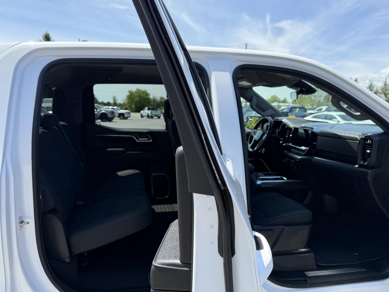 2023 Chevrolet Silverado 1500 LT LEVEL/WHEEL/TIRE PKG! Photo