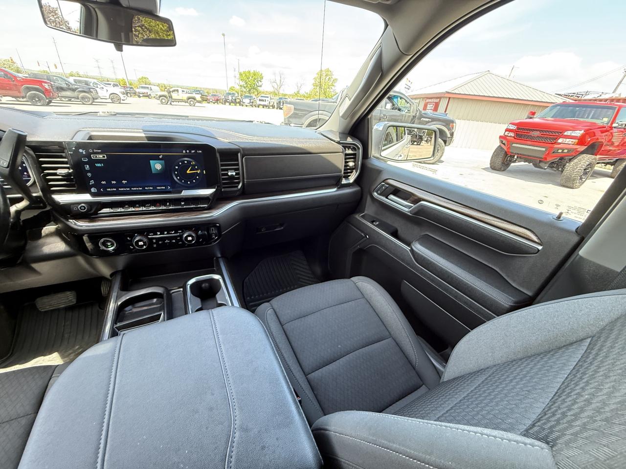 2023 Chevrolet Silverado 1500 LT LEVEL/WHEEL/TIRE PKG! Photo