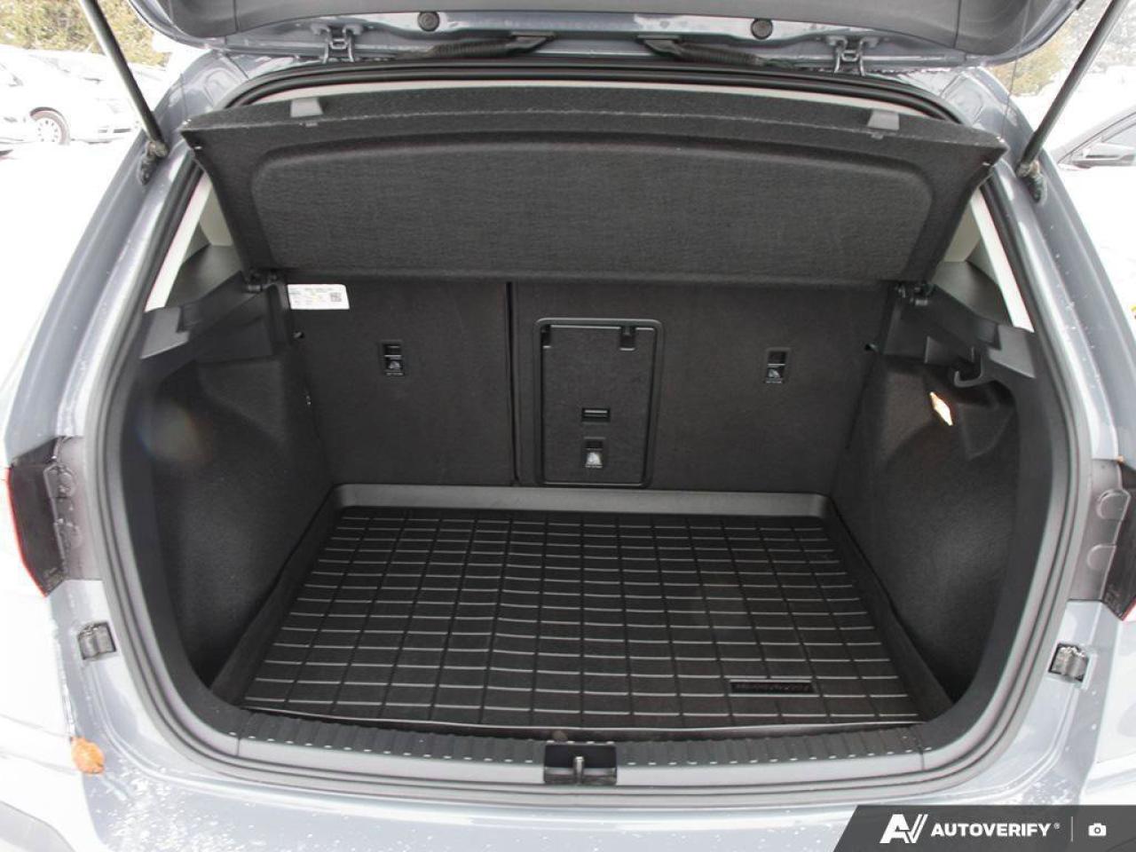 2022 Volkswagen Taos ComfortlineONE-OWNER, ACCIDENT-FREE, AWD, SUNROOF, Photo