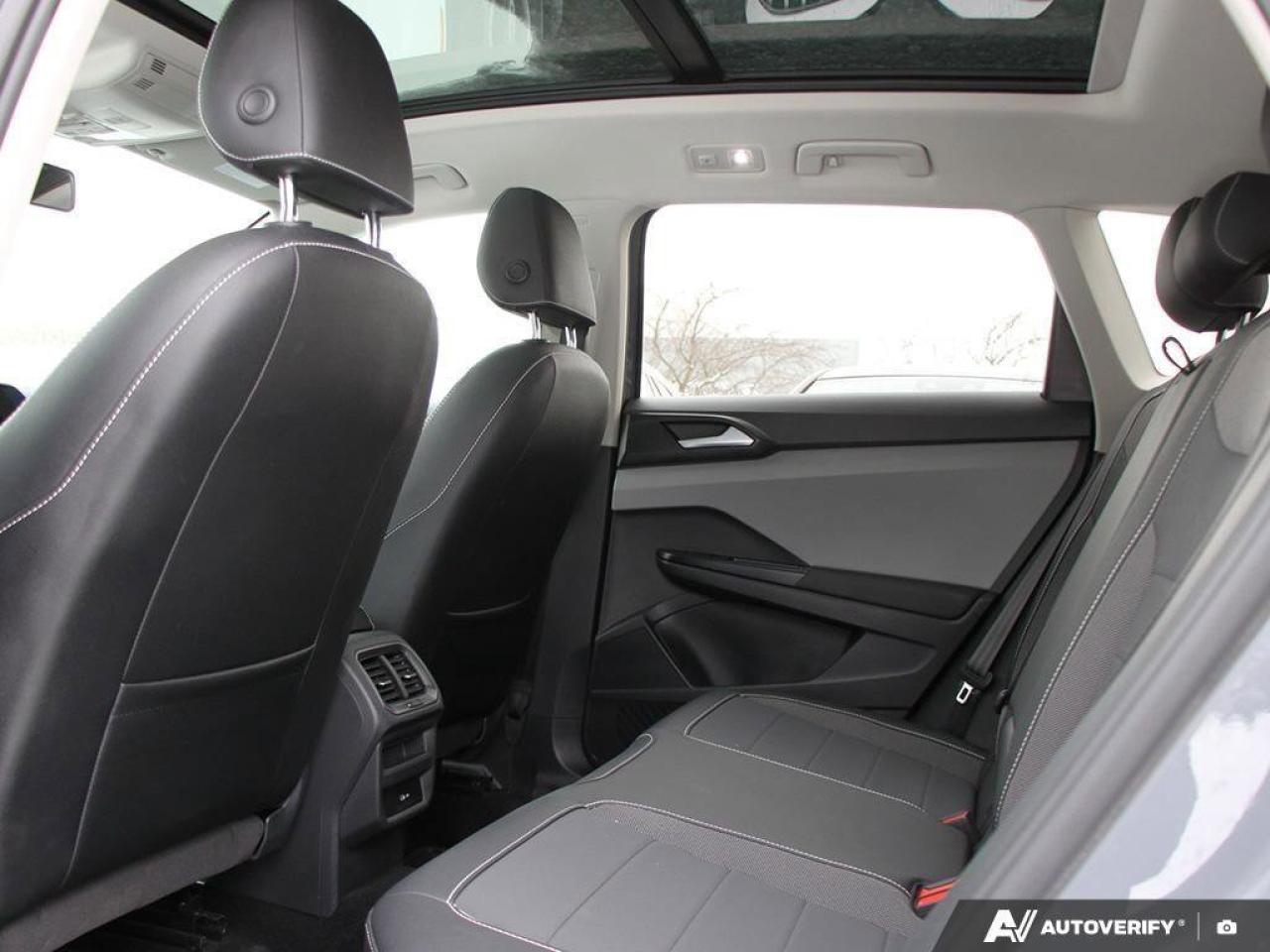 2022 Volkswagen Taos ComfortlineONE-OWNER, ACCIDENT-FREE, AWD, SUNROOF, Photo