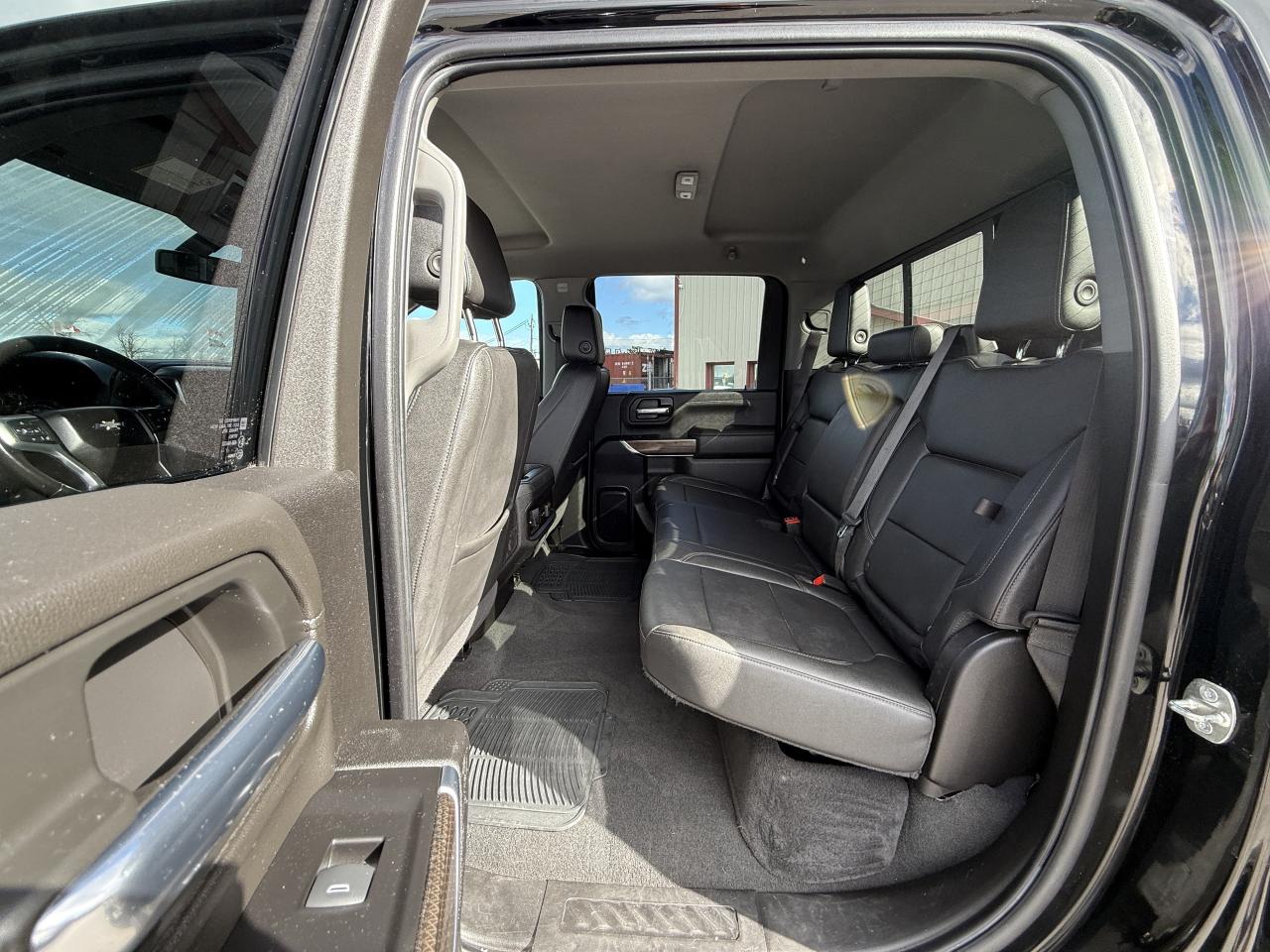 2022 Chevrolet SILVERADO 2500HD 4WD Crew Cab 159  LT Photo