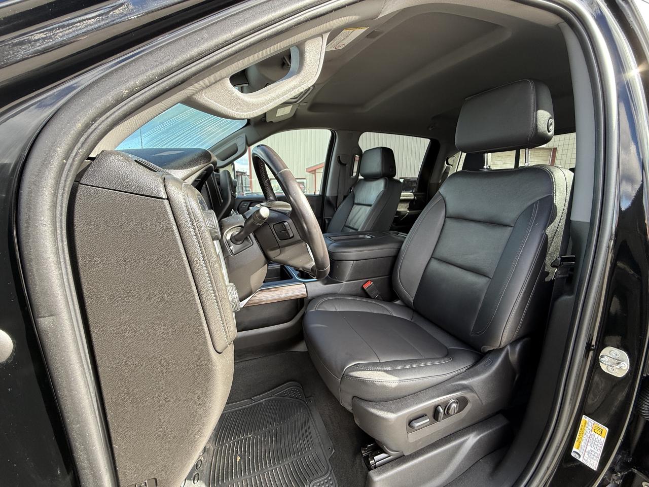 2022 Chevrolet SILVERADO 2500HD 4WD Crew Cab 159  LT Photo