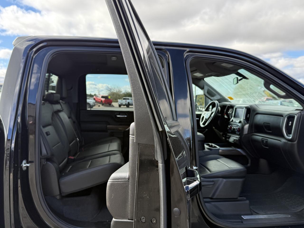 2022 Chevrolet SILVERADO 2500HD 4WD Crew Cab 159  LT Photo
