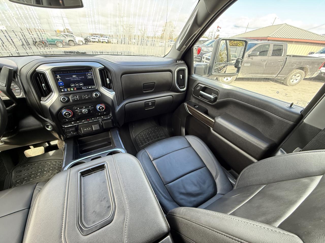 2022 Chevrolet SILVERADO 2500HD 4WD Crew Cab 159  LT Photo