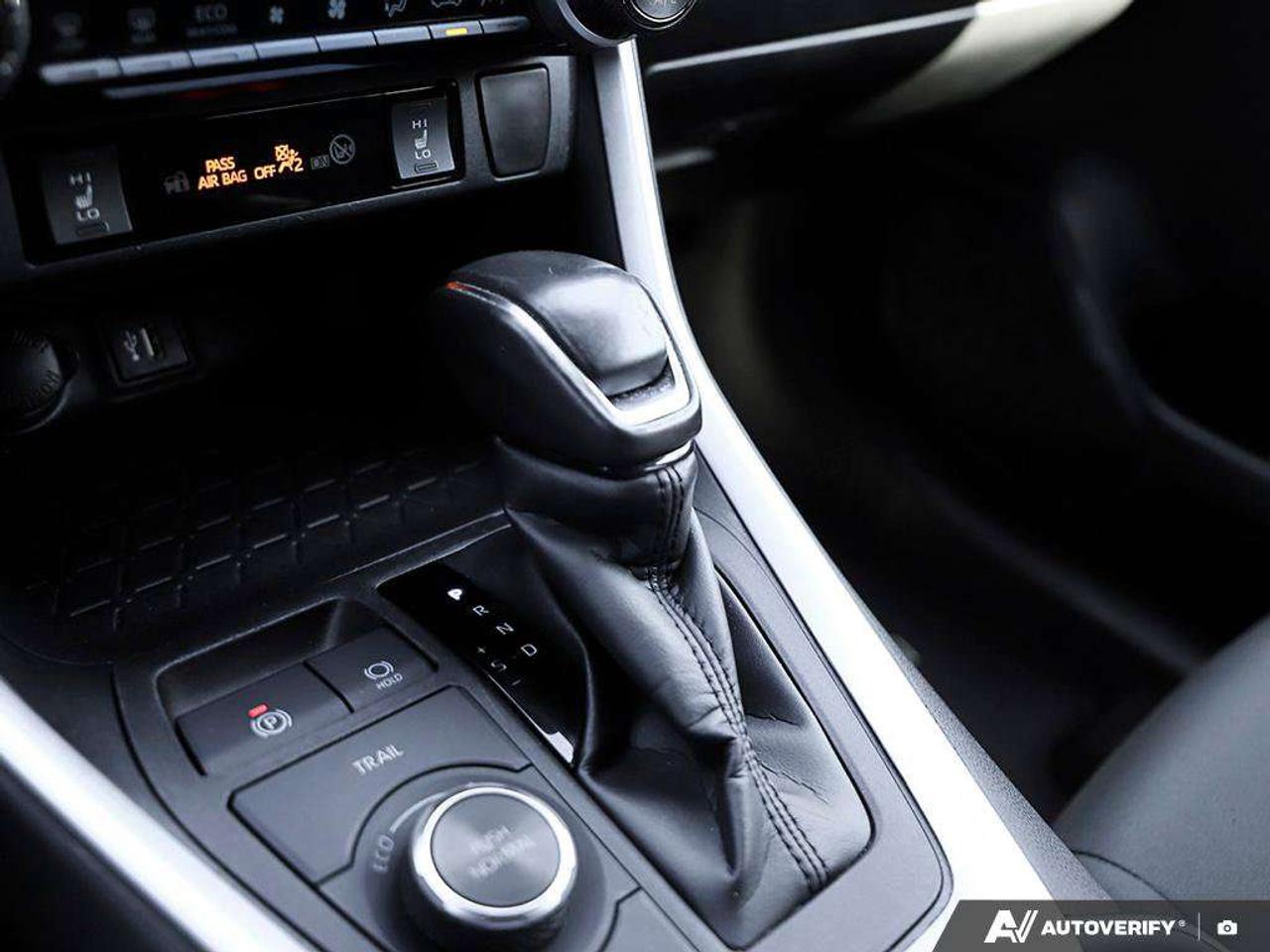 2023 Toyota RAV4 Hybrid SEHYBRID, SUNROOF, HTD SEATS, ADAPTIVE CRUISE, CARPLAY Photo