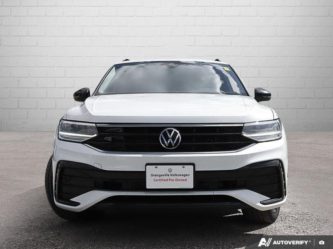 2023 Volkswagen Tiguan Comfortline R-Line Black EditionONE-OWNER, ACCIDEN Photo
