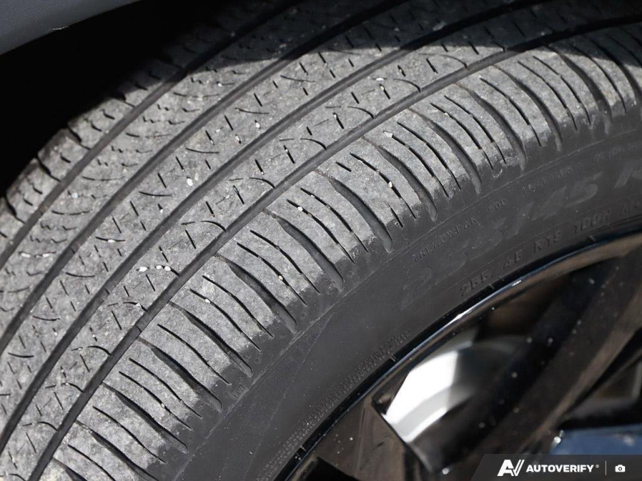 2023 Volkswagen Tiguan Comfortline R-Line Black EditionONE-OWNER, ACCIDEN Photo