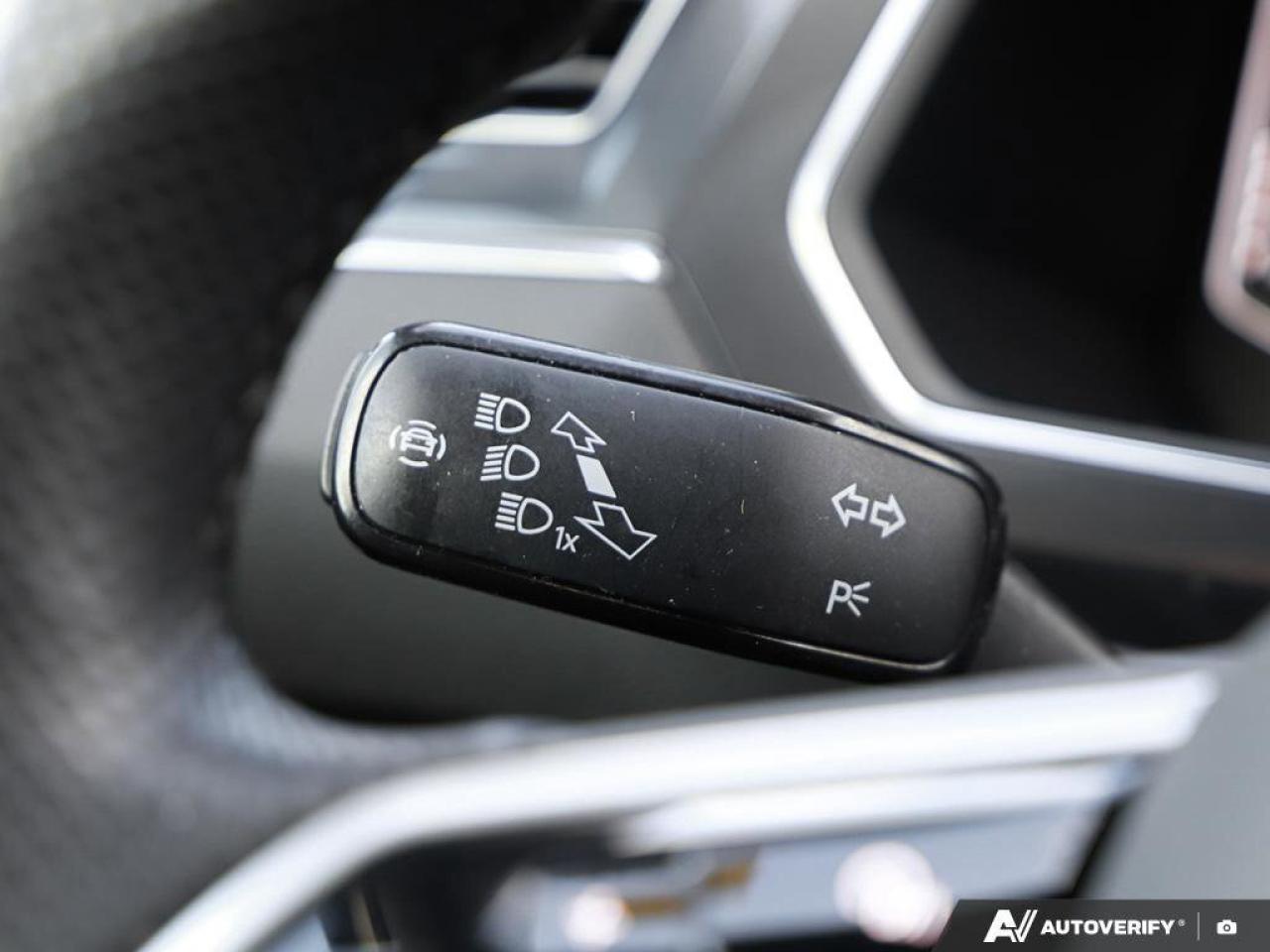 2023 Volkswagen Tiguan Comfortline R-Line Black EditionONE-OWNER, ACCIDEN Photo