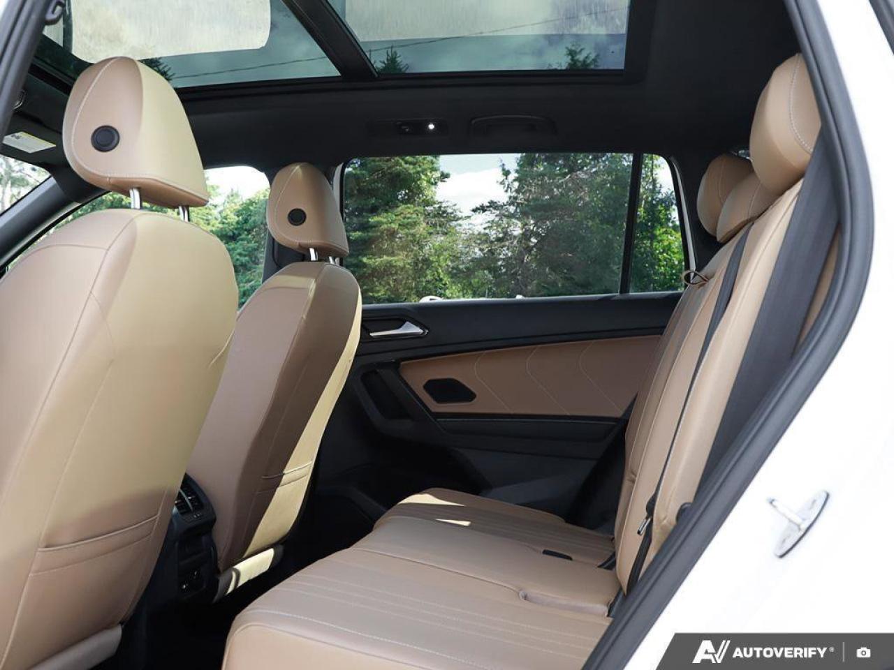 2023 Volkswagen Tiguan Comfortline R-Line Black EditionONE-OWNER, ACCIDEN Photo