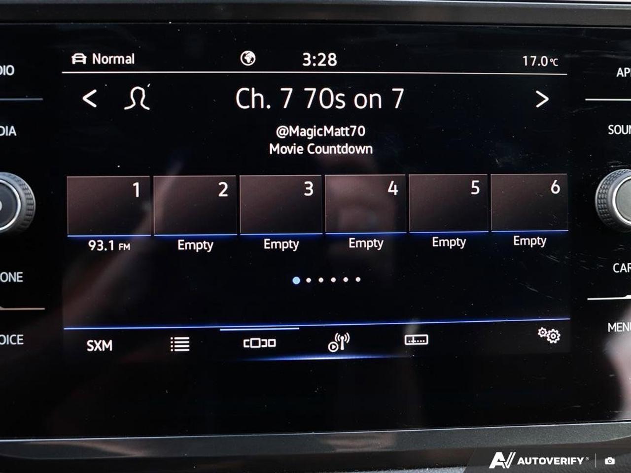 2023 Volkswagen Tiguan Comfortline R-Line Black EditionONE-OWNER, ACCIDEN Photo