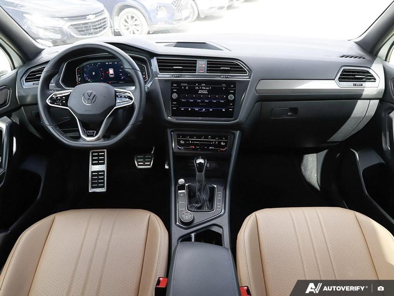 2023 Volkswagen Tiguan Comfortline R-Line Black EditionONE-OWNER, ACCIDEN Photo