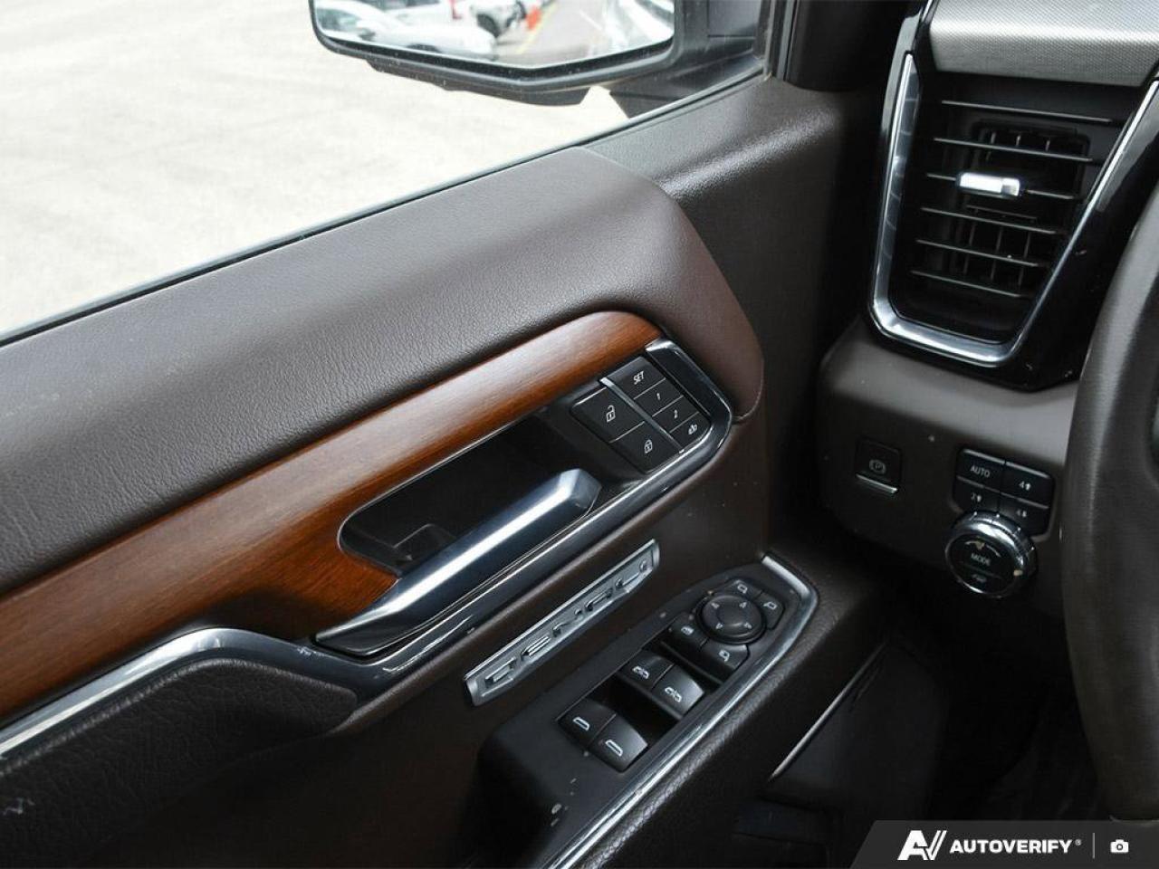 2023 GMC Sierra 1500 DenaliDENALI RESERVE, DURAMAX, LOADED, 1-OWNER! Photo