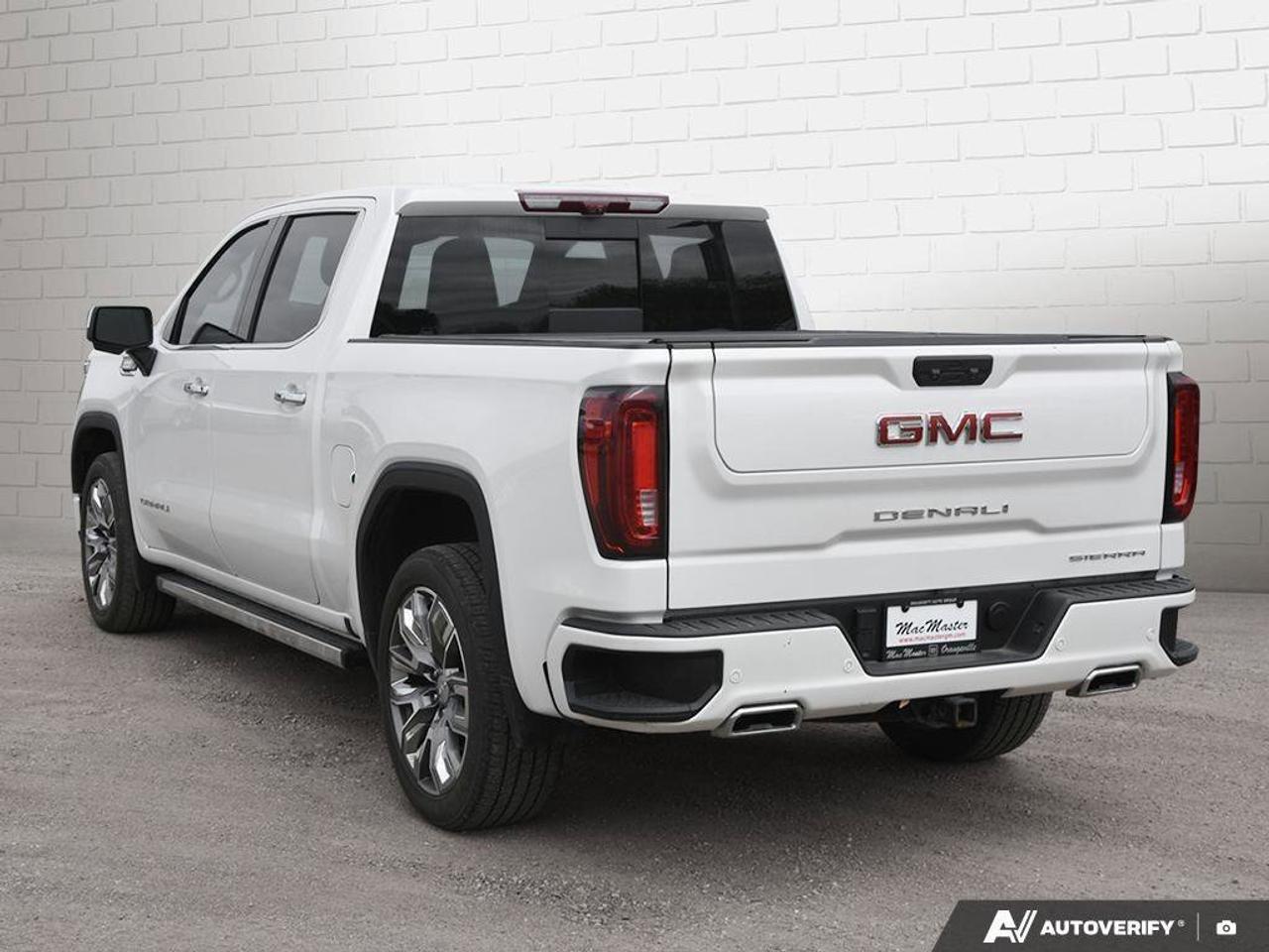 2023 GMC Sierra 1500 DenaliDENALI RESERVE, DURAMAX, LOADED, 1-OWNER! Photo2