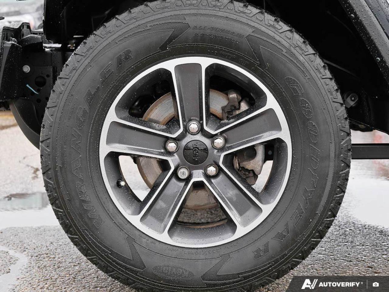 2023 Jeep Wrangler SaharaSAHARA, 2.0T, NAV, HEATED CLOTH, SKYTOP, 1-O Photo