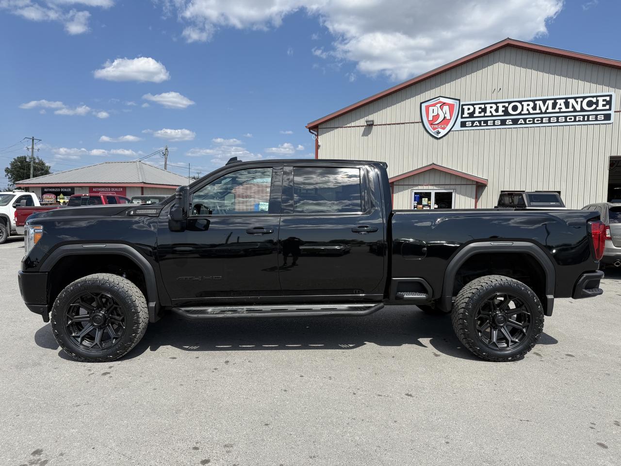 2022 GMC SIERRA 2500HD 4WD Crew Cab 159  AT4 Photo3