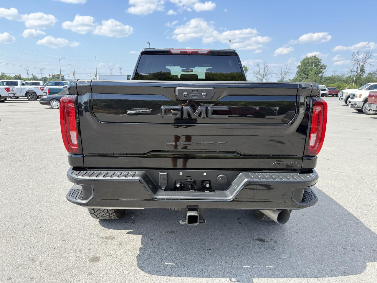 2022 GMC SIERRA 2500HD 4WD Crew Cab 159  AT4 Photo