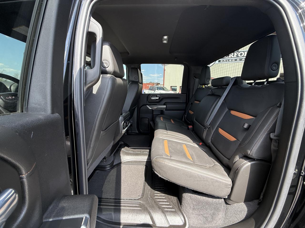 2022 GMC SIERRA 2500HD 4WD Crew Cab 159  AT4 Photo