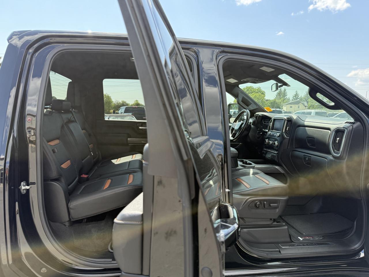 2022 GMC SIERRA 2500HD 4WD Crew Cab 159  AT4 Photo