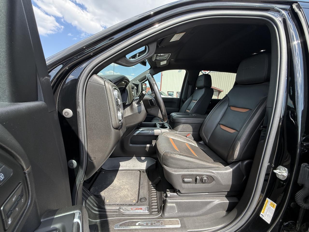 2022 GMC SIERRA 2500HD 4WD Crew Cab 159  AT4 Photo