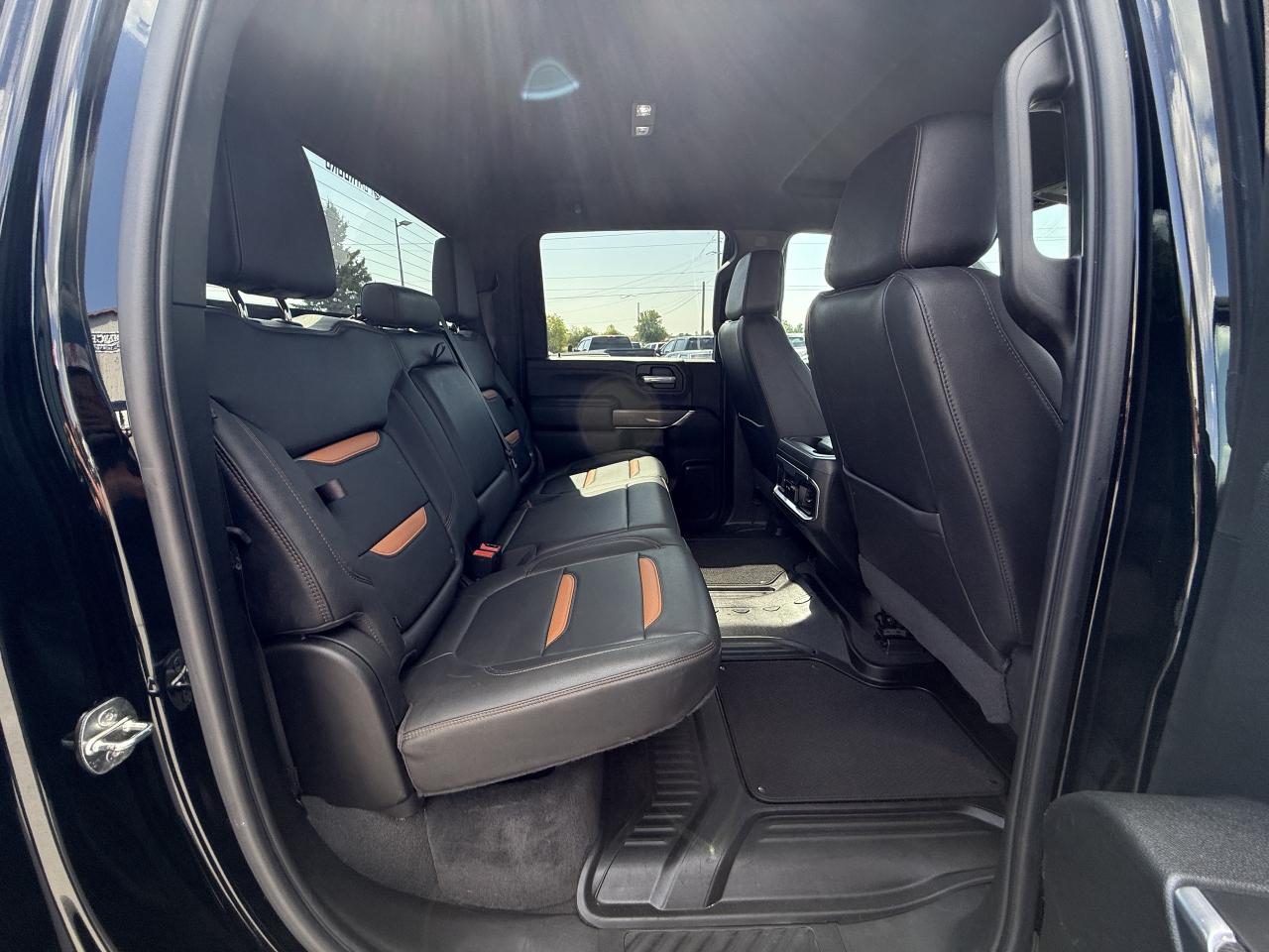 2022 GMC SIERRA 2500HD 4WD Crew Cab 159  AT4 Photo