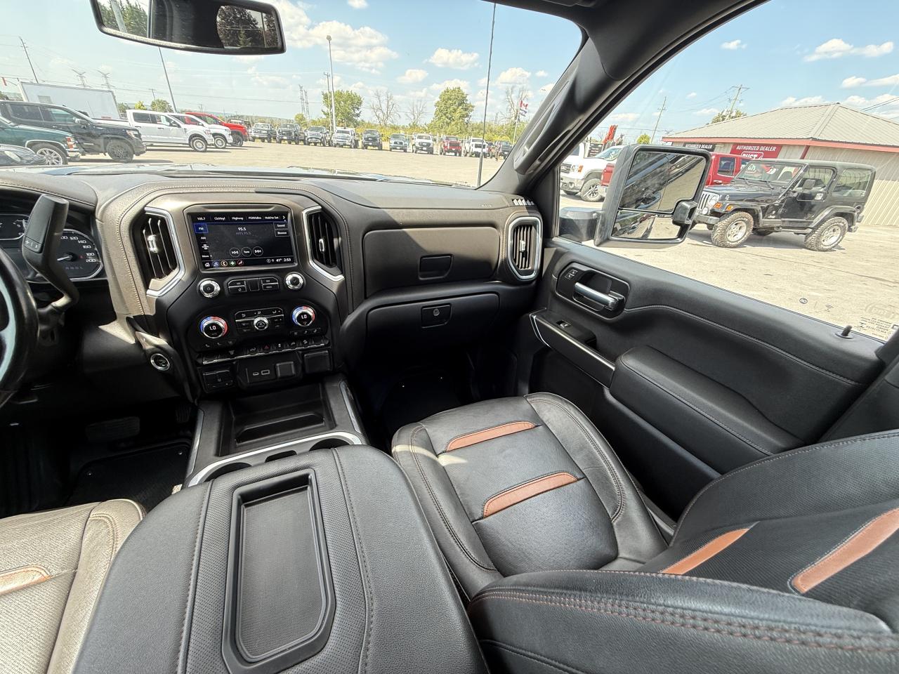 2022 GMC SIERRA 2500HD 4WD Crew Cab 159  AT4 Photo
