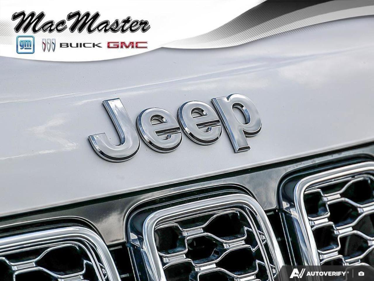 2018 Jeep Grand Cherokee OverlandOVERLAND, HEMI, 4X4, NAV, ROOF, HTD/COOL! Photo