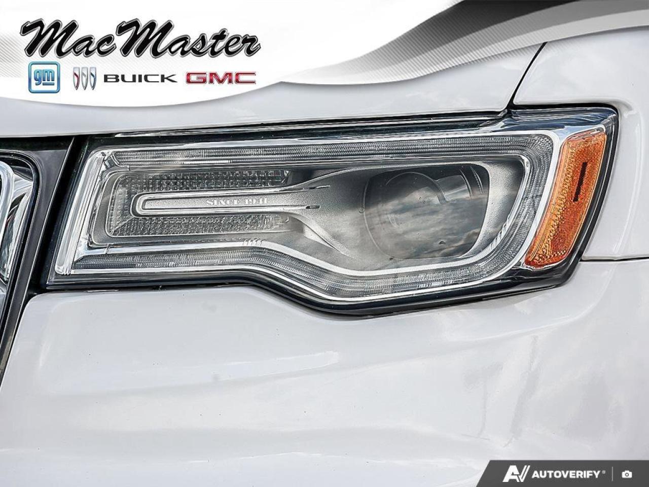 2018 Jeep Grand Cherokee OverlandOVERLAND, HEMI, 4X4, NAV, ROOF, HTD/COOL! Photo