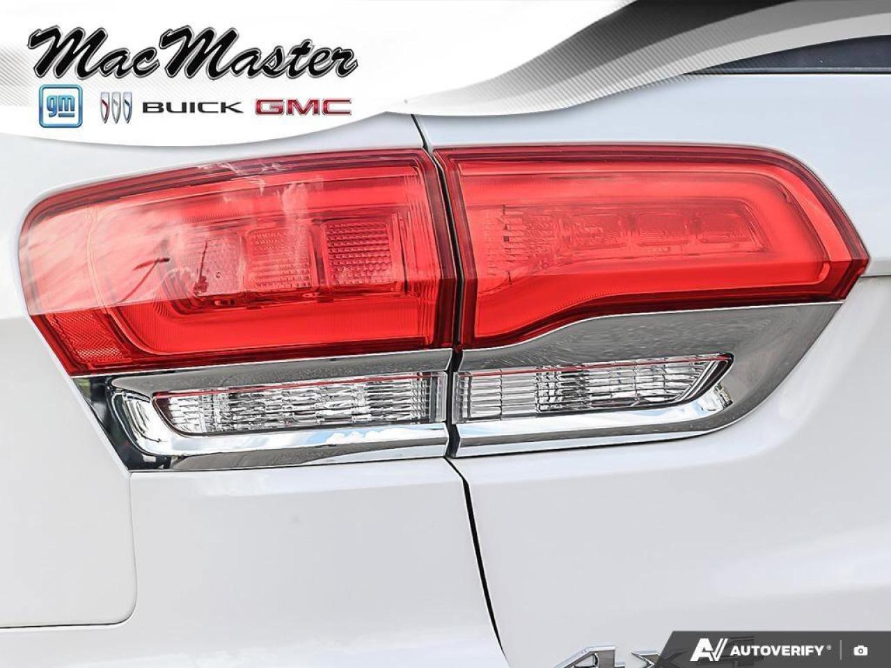 2018 Jeep Grand Cherokee OverlandOVERLAND, HEMI, 4X4, NAV, ROOF, HTD/COOL! Photo