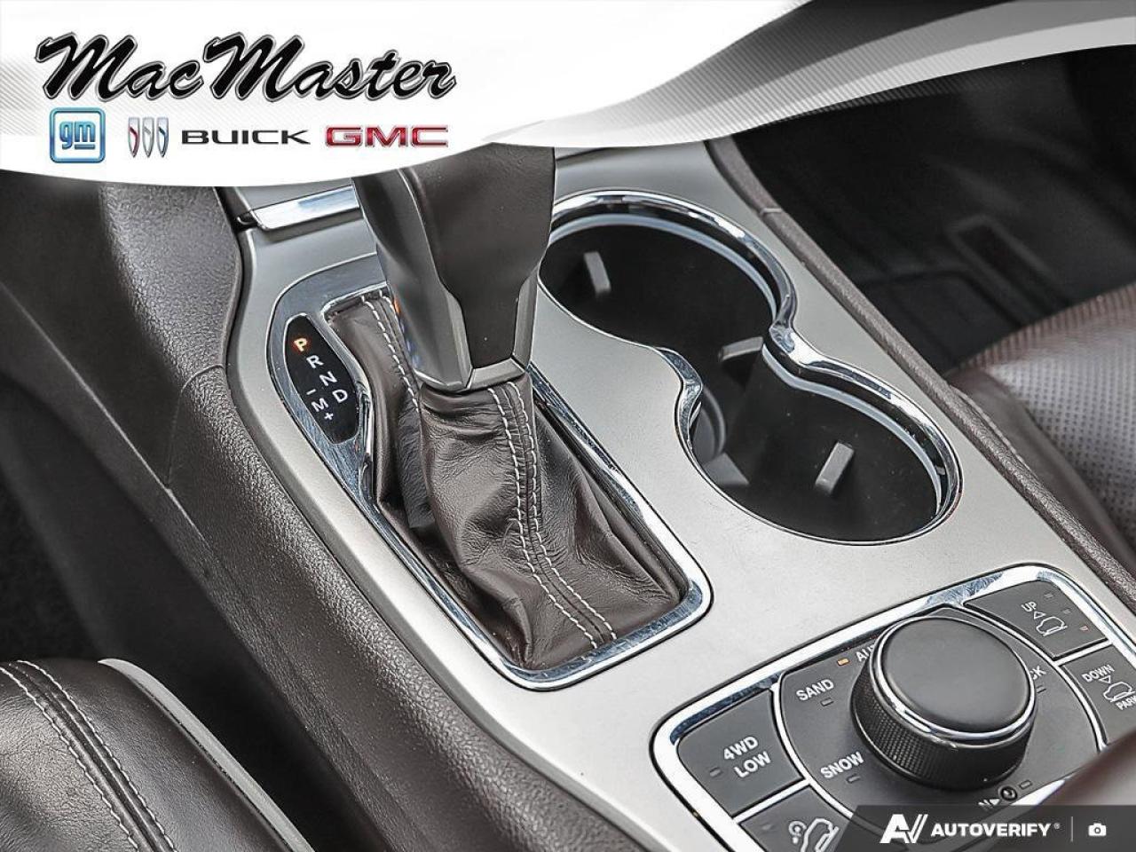 2018 Jeep Grand Cherokee OverlandOVERLAND, HEMI, 4X4, NAV, ROOF, HTD/COOL! Photo