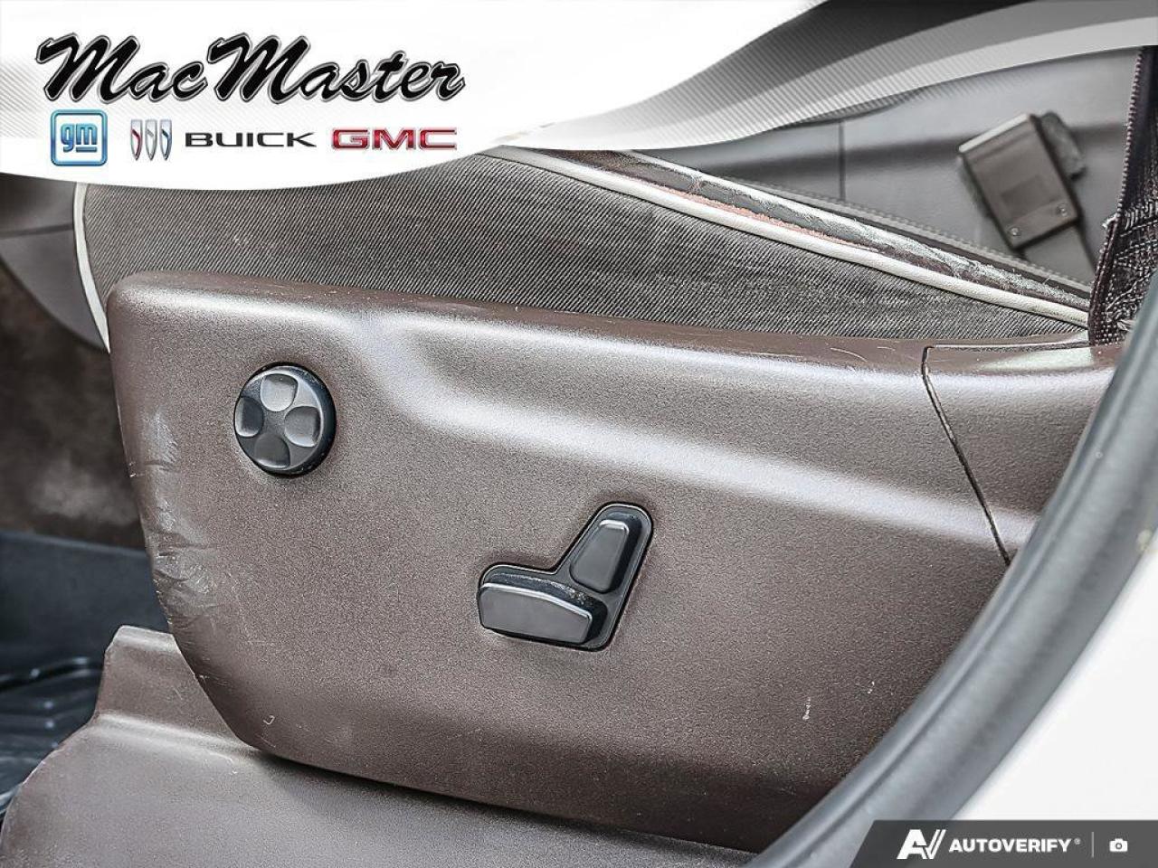 2018 Jeep Grand Cherokee OverlandOVERLAND, HEMI, 4X4, NAV, ROOF, HTD/COOL! Photo