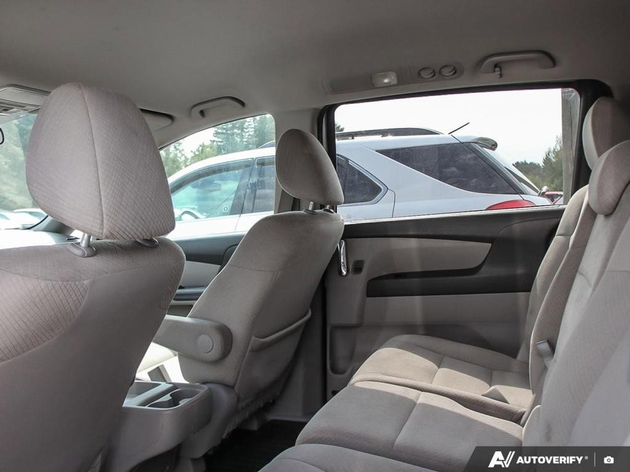 2015 Honda Odyssey SEAS-TRADED, BACKUP CAM, BLUETOOTH, TRI-ZONE CLIMA Photo