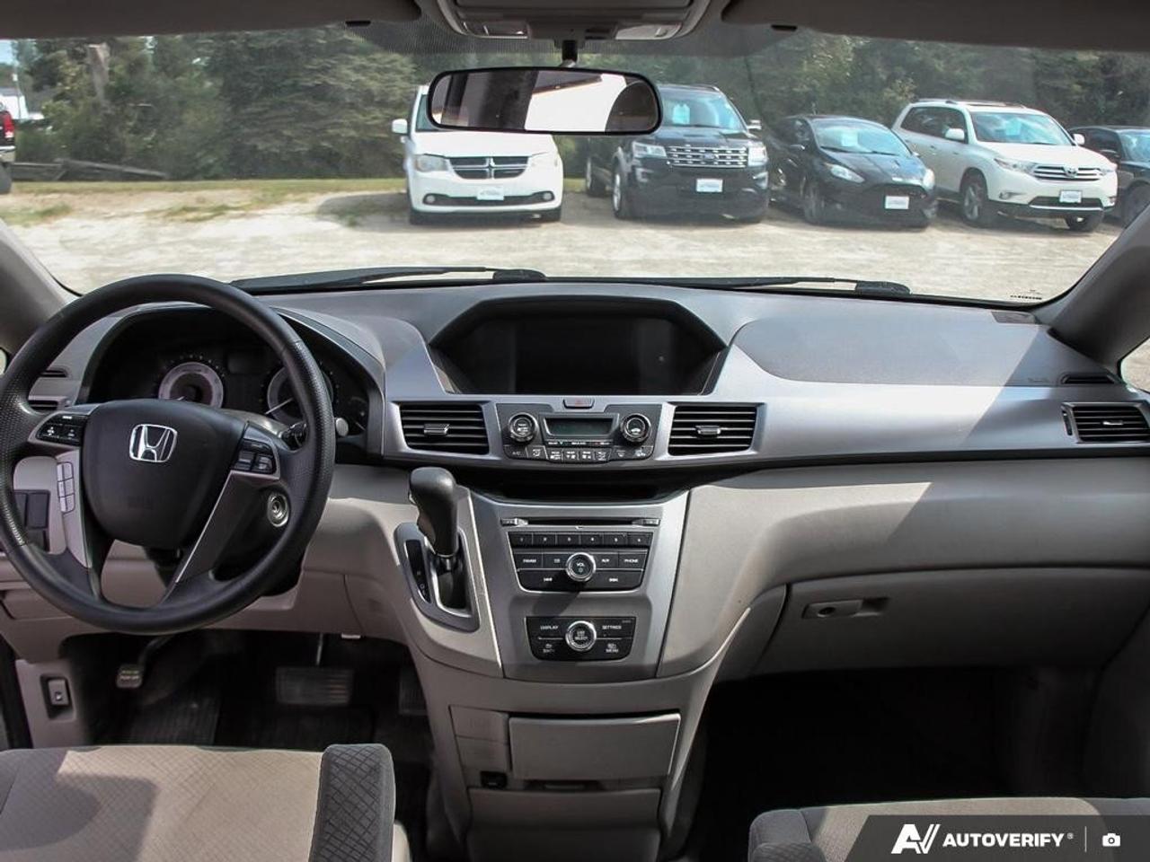 2015 Honda Odyssey SEAS-TRADED, BACKUP CAM, BLUETOOTH, TRI-ZONE CLIMA Photo