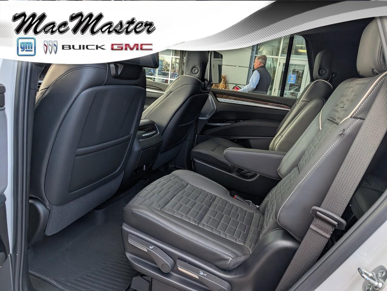 2025 Cadillac Escalade 4WD Sport PlatinumSPORT PLATINUM, 6.2L, COMPANY DE Photo