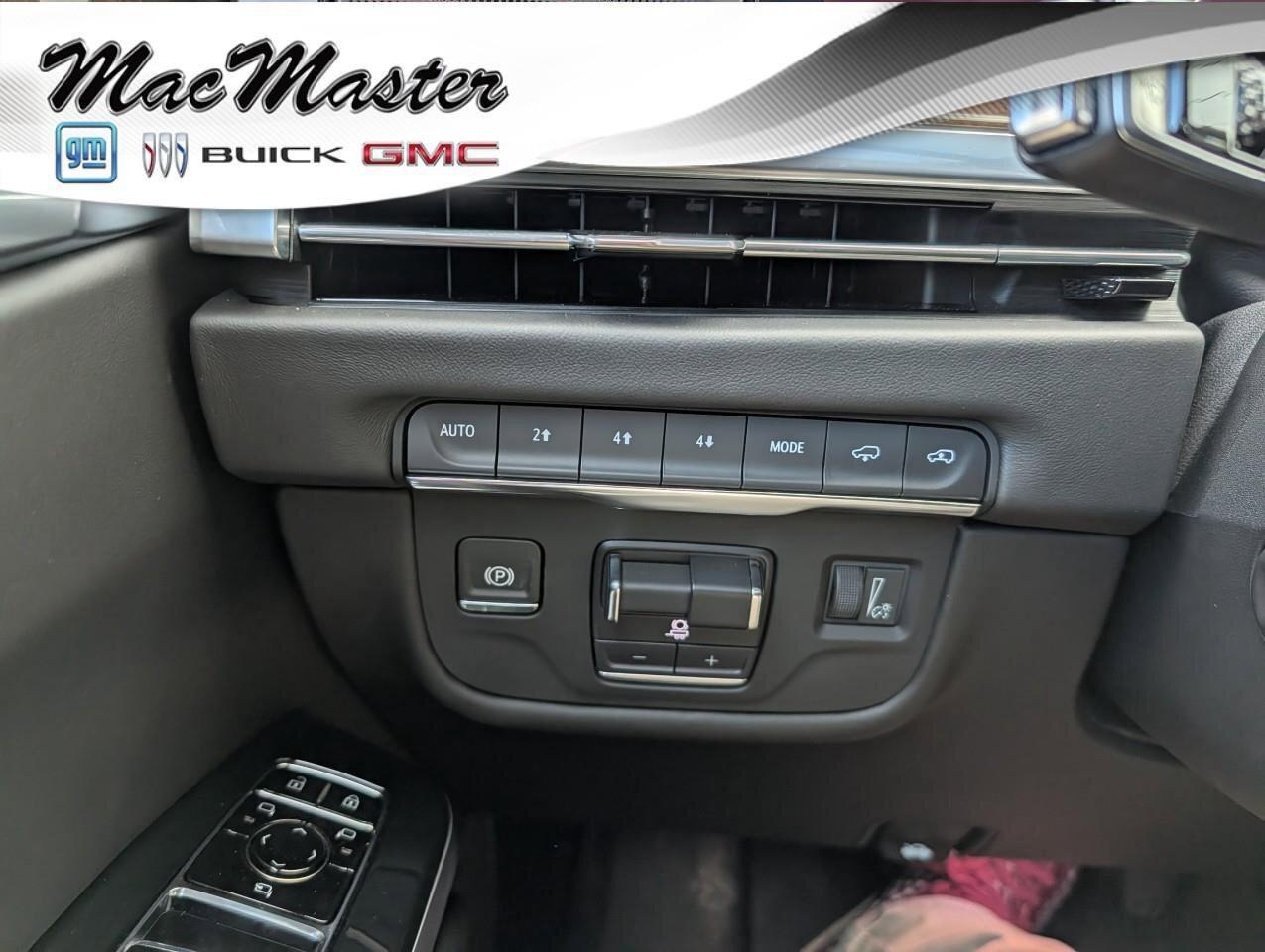 2025 Cadillac Escalade 4WD Sport PlatinumSPORT PLATINUM, 6.2L, COMPANY DE Photo