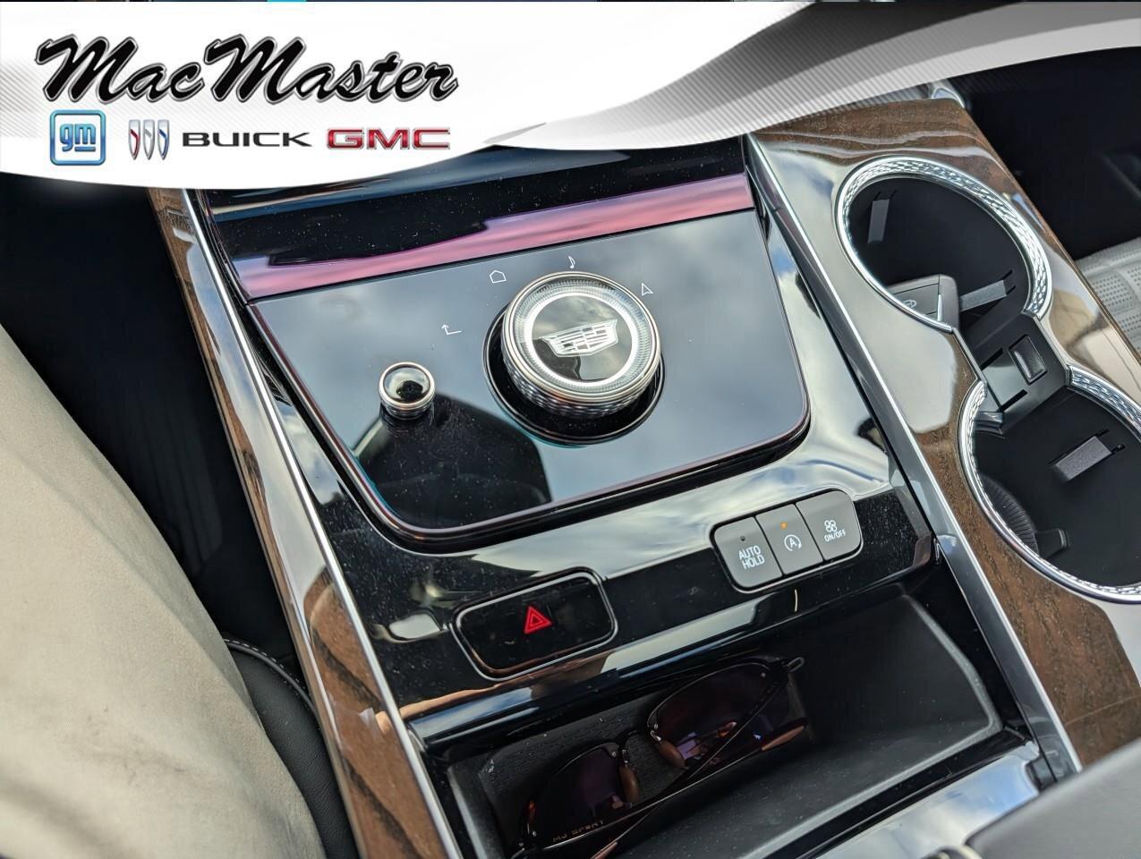 2025 Cadillac Escalade 4WD Sport PlatinumSPORT PLATINUM, 6.2L, COMPANY DE Photo