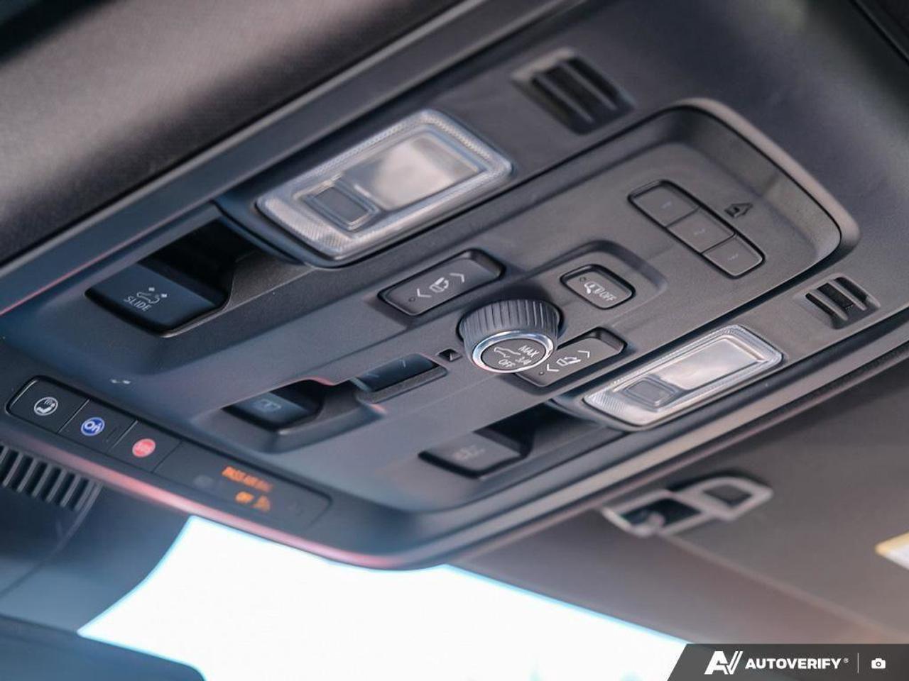 2023 GMC Yukon XL DenaliDENALI, 6.2L, NAV, ROOF, REAR ENTERTAINMENT, Photo