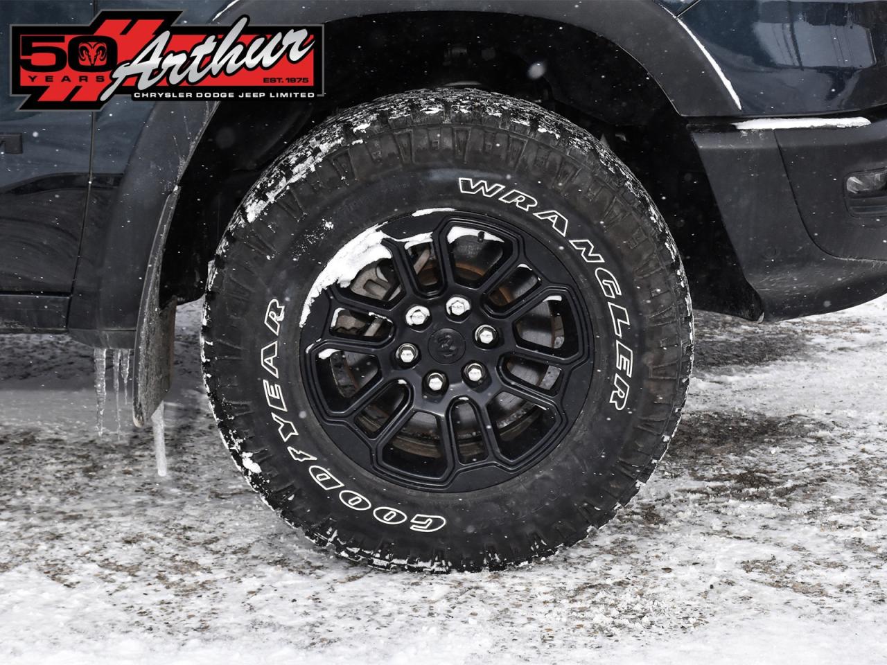 2025 RAM 1500 REBEL X CREW CAB 4X4 - ONLY 8,601 KM Photo