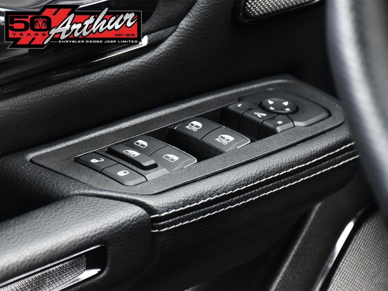 2025 RAM 1500 REBEL X CREW CAB 4X4 - ONLY 8,601 KM Photo