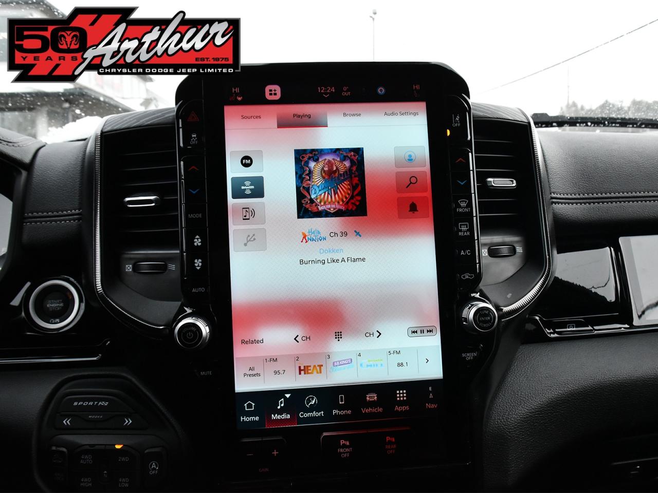 2025 RAM 1500 REBEL X CREW CAB 4X4 - ONLY 8,601 KM Photo