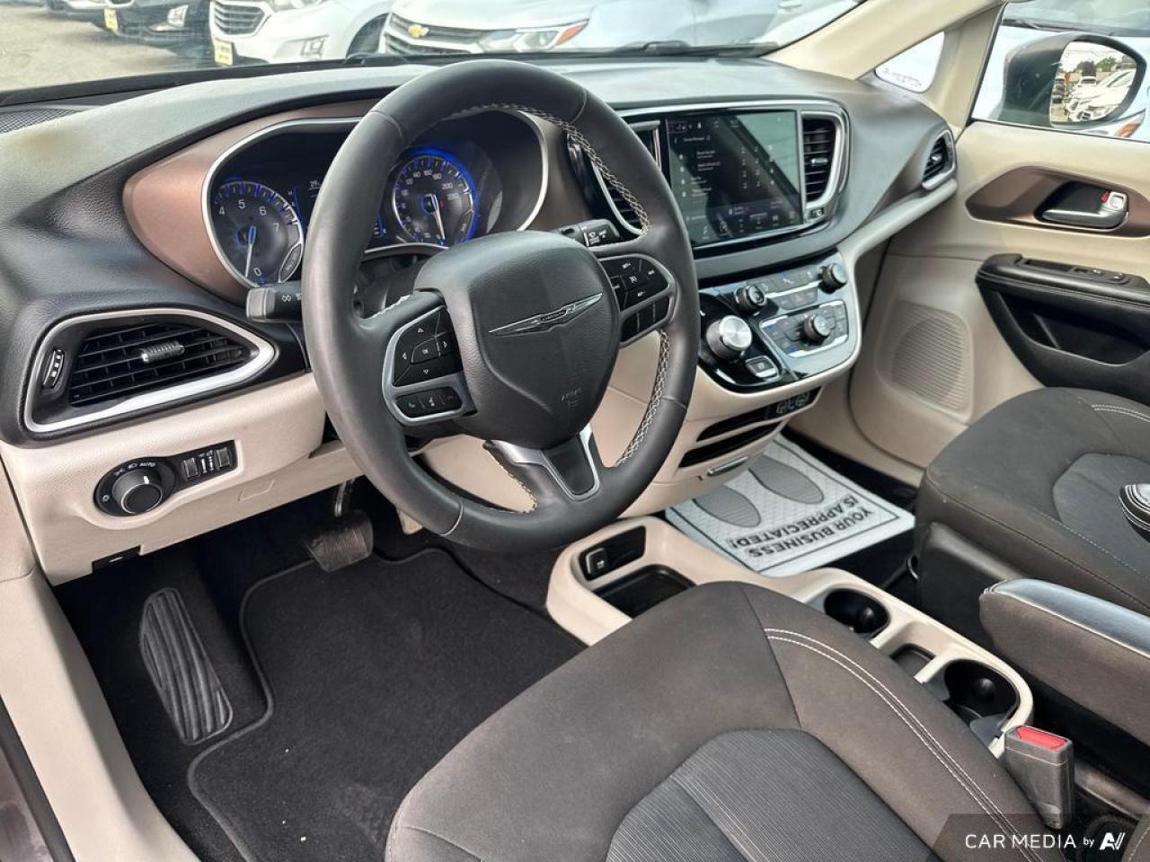 2022 Chrysler Grand Caravan SXT BACKUP   BLUETOOTH   HTD SEATS   KEYLESS ENTRY Photo