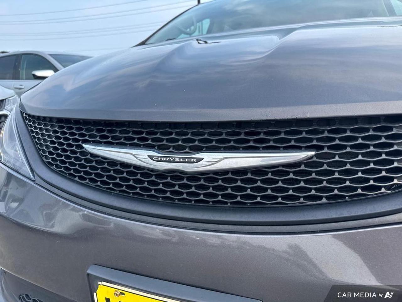 2022 Chrysler Grand Caravan SXT BACKUP   BLUETOOTH   HTD SEATS   KEYLESS ENTRY Photo