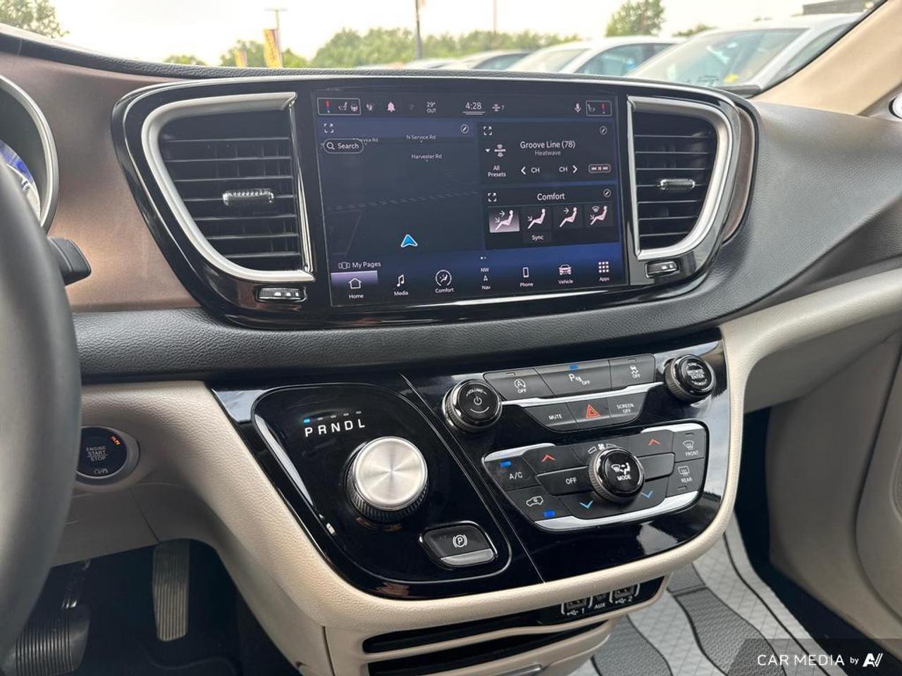 2022 Chrysler Grand Caravan SXT BACKUP   BLUETOOTH   HTD SEATS   KEYLESS ENTRY Photo