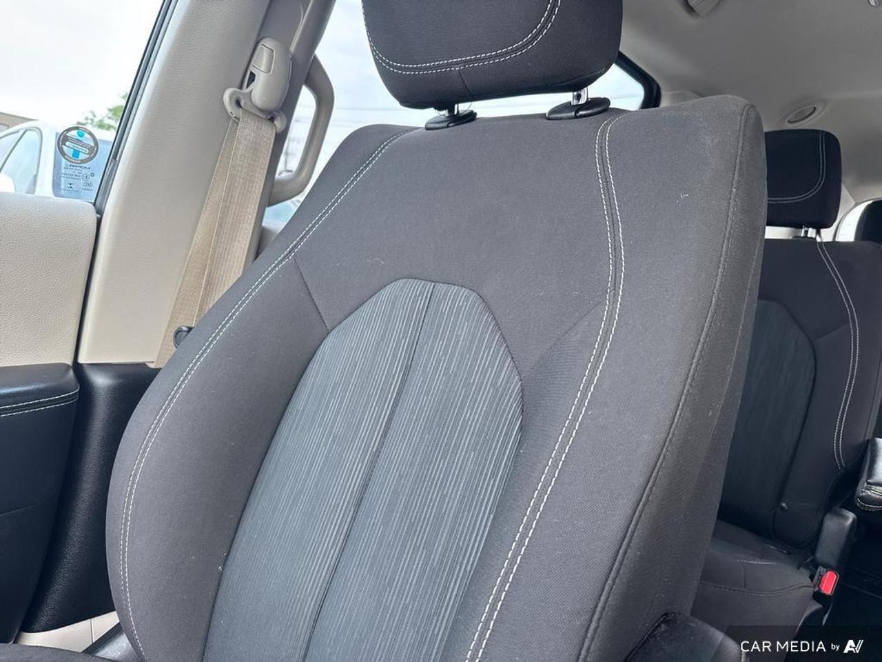 2022 Chrysler Grand Caravan SXT BACKUP   BLUETOOTH   HTD SEATS   KEYLESS ENTRY Photo