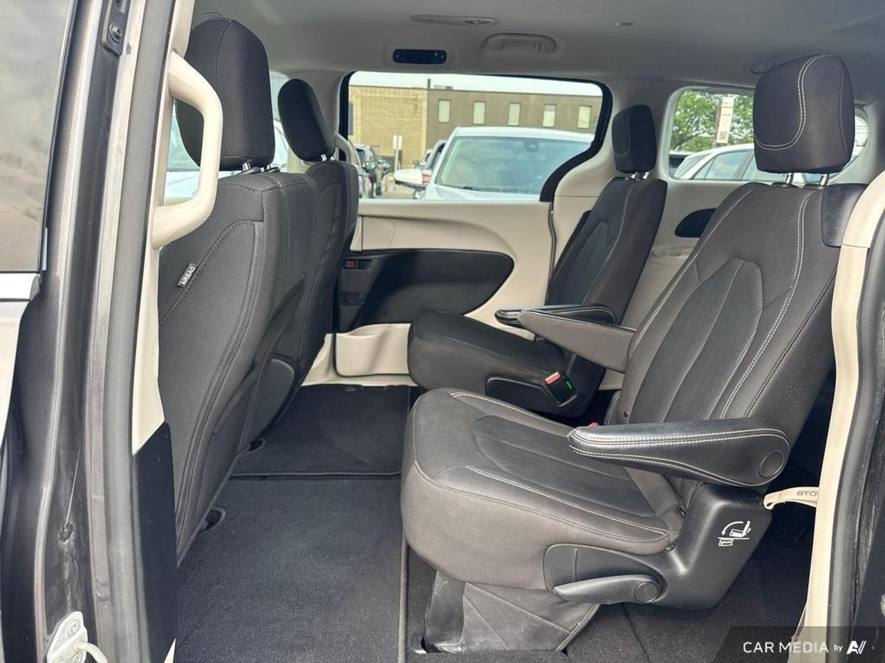 2022 Chrysler Grand Caravan SXT BACKUP   BLUETOOTH   HTD SEATS   KEYLESS ENTRY Photo