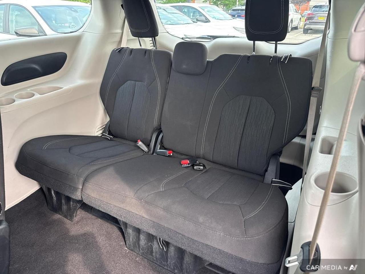 2022 Chrysler Grand Caravan SXT BACKUP   BLUETOOTH   HTD SEATS   KEYLESS ENTRY Photo