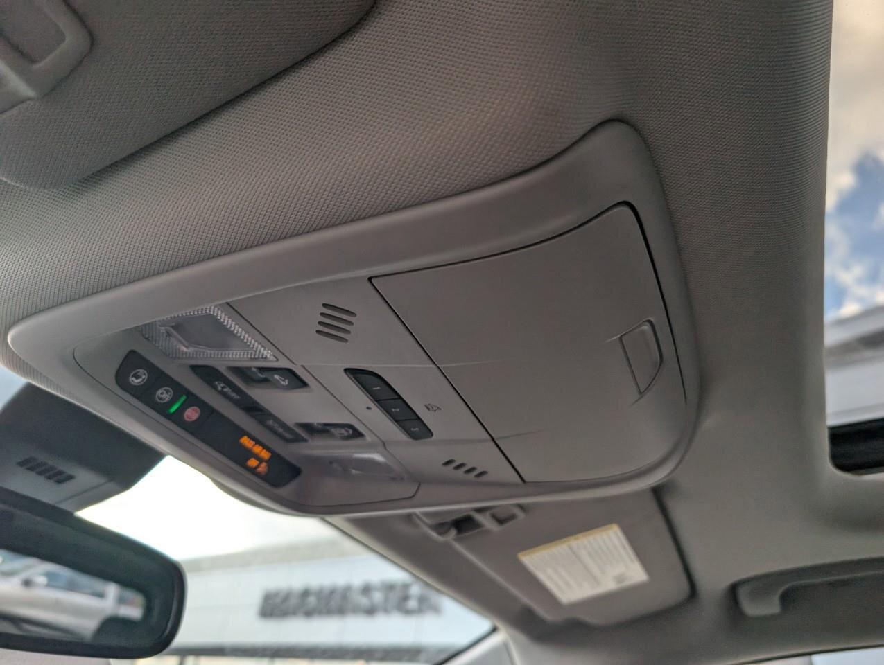 2022 GMC Terrain SLTSLT PRO GRADE, AWD, 1.5T, NAV, 1-OWNER! Photo